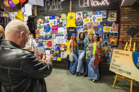 Absolwenckie potupaje na UMK [fot. Szymon Zdziebło]
